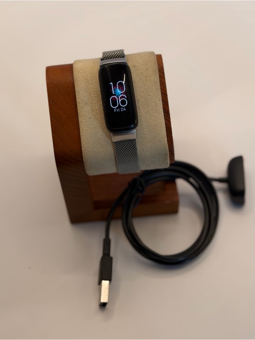 Fitbit Luxe, Tested, Excellent, Charger Included, Black/Silver Mesh Band